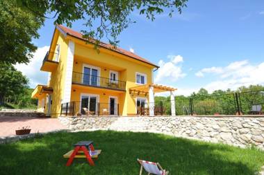Villa Tijara villa near Trilj private pool