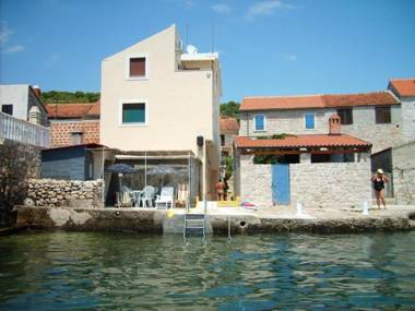 Apartment Mirni - 5 m from sea