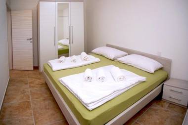 Apartmani Srima/ White house