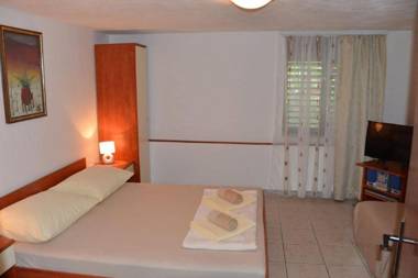 Apartments Neda - 80m from sea