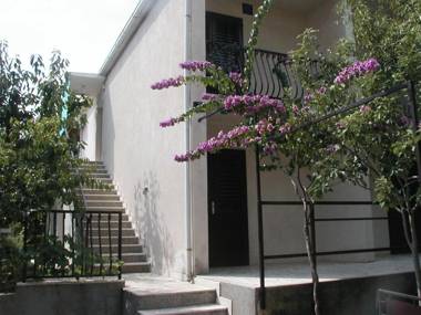 Apartments with a parking space Supetar Brac - 14292