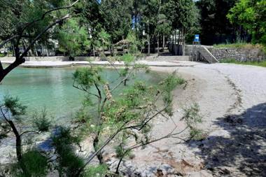 Apartments with a parking space Supetar Brac - 14292