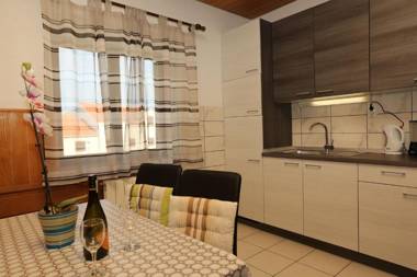 Apartment Dragi - 250 m from beach