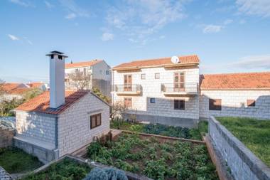 Apartments with a parking space Supetar Brac - 18825