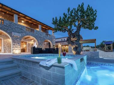 Gorgeous Villa in Sukosan with Sauna & Pool