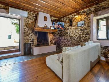 Pet-friendly Holiday Home in Sukošan with Jacuzzi