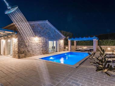 Modern Villa in Sukošan with Private Swimming Pool