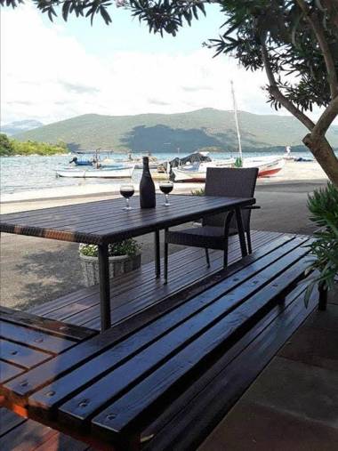 Holiday Home By The Sea - Nina & Kate