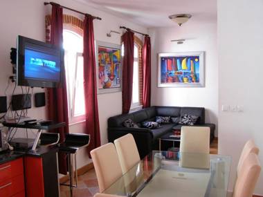 Split Artistic Apartments