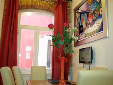 Split Artistic Apartments