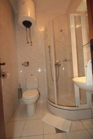 Happy Brothers - Center of Split