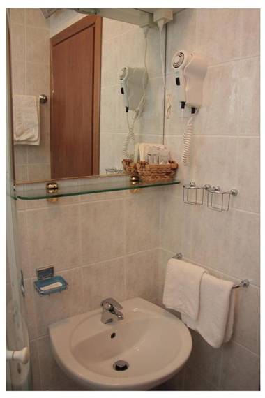 Happy Brothers - Center of Split