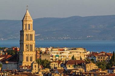 Royal Antique Apartment