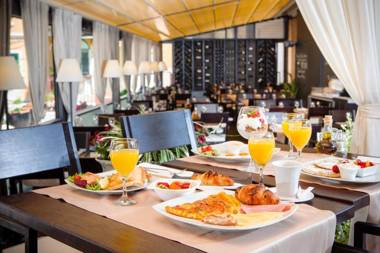 Bed & Atmosphere Rooms