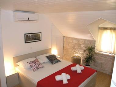 Studio Apartments Sv. Duje