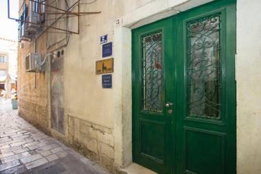 Old Square Apartment