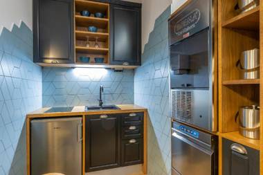 The Midpoint Apartment