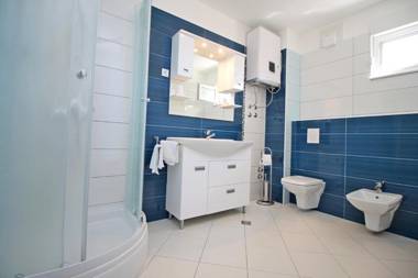 VILLA MILLA with private pool jacuzzi sauna gym max. 8 person