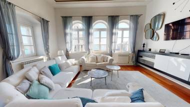 Penthouse Bajamonti in Deškovic Palace