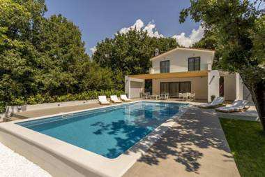Villa VENTURA with private 45 sqm swimming pool 4 bedrooms gym game room