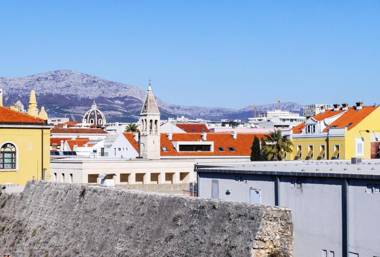 Double bedroom apartment on great location with balcony!!