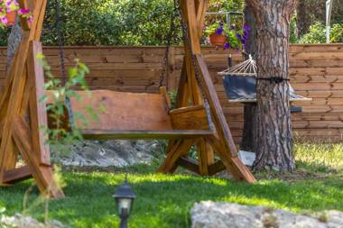 Villa Janski Pearl - 3 Bedroom Villa - Beautiful Private Gardens - Sauna and Jacuzzi