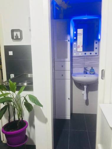 Russell's House in the center & beach