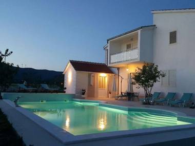 Beautiful Holiday Home  in Neoric with Private Pool