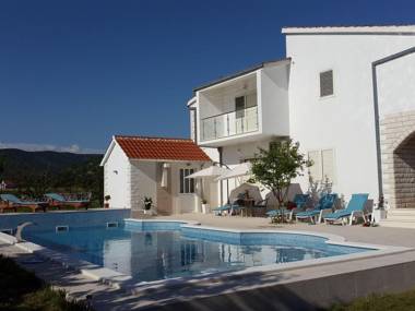 Beautiful Holiday Home in Neoric with Private Pool