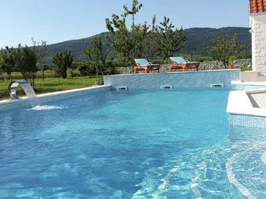 Beautiful Holiday Home  in Neoric with Private Pool