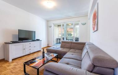 Apartment Dino - spacious near city centre