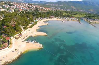 Apartments near beach Babic