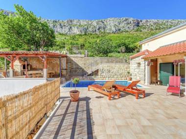 Modern Villa in Soline near Sea