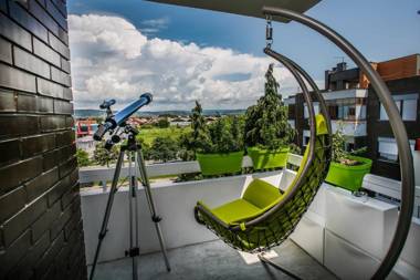 Studio-Apartment VAL - Luxury massage chair - Private SPA- Jacuzzi Infrared Sauna Parking with video surveillance Entry with PIN 0 - 24h Book without credit card