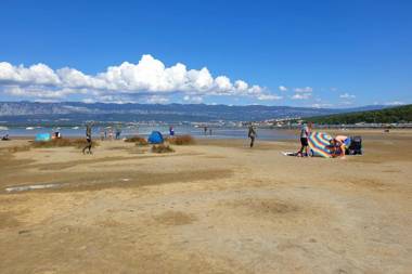 Apartments with a parking space Soline Krk - 18802