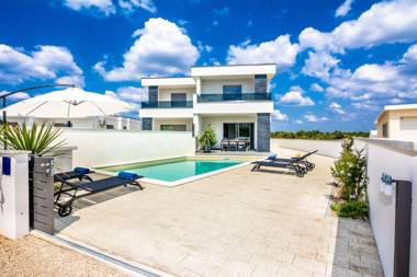 HOLIDAY HOME SIBINIUM