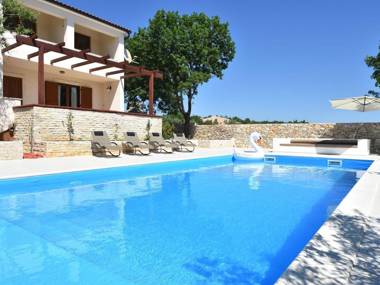 Comfortable villa with a panoramic view and private pool