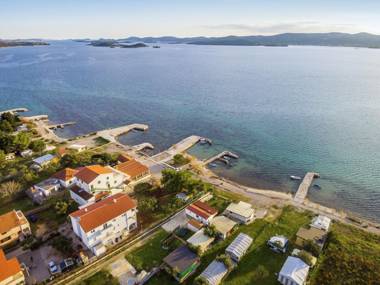 Sea-View Apartment in Sveti Petar na Moru with Garden