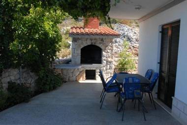 Apartments Mil - 80m from the sea