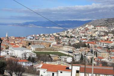 Apartments and room Suza