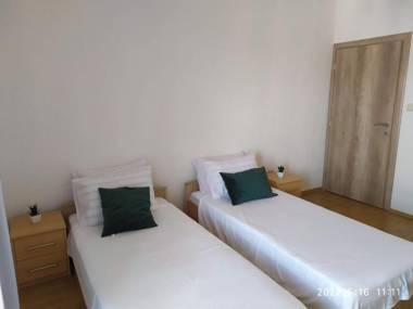 Apartments and room Suza