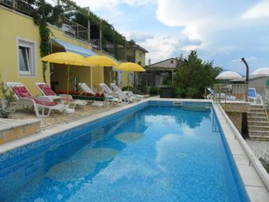 Apartments Zlato - with pool