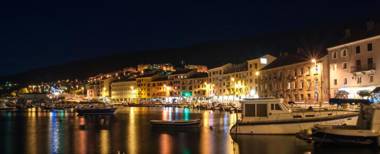 Apartments with a parking space Senj - 18884