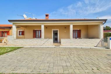 MIMA house with apartments