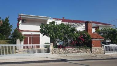 Apartments Ivo - 05km from beach