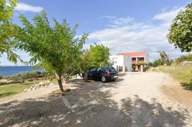 Apartments Edi - amazing location by the sea