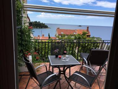 Monte Holiday Home with Jacuzzi