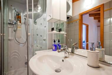 Monte Holiday Home with Jacuzzi