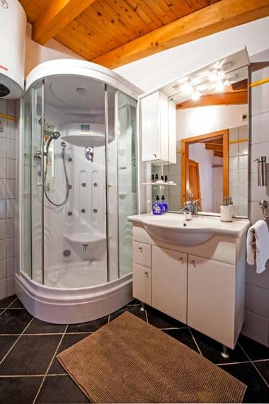 Monte Holiday Home with Jacuzzi