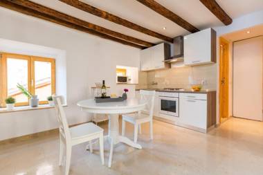 DeAmicis Studios by Irundo